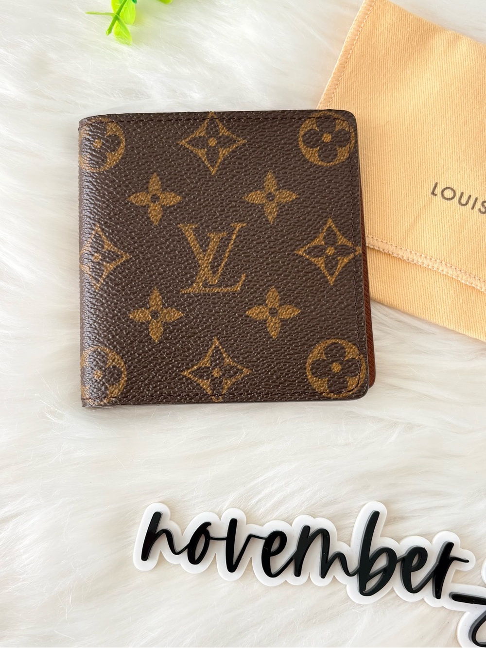 Louis Vuitton Monogram Canvas Men's Bifold Wallet - Picture 3 of 14